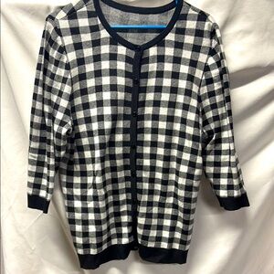 🧣 Black and White Checkered Cardigan